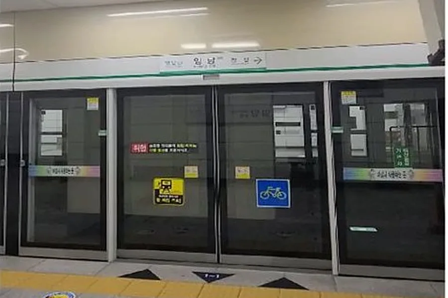 지하철 광고 — 대구 승강장(음성광고 송출 구간)